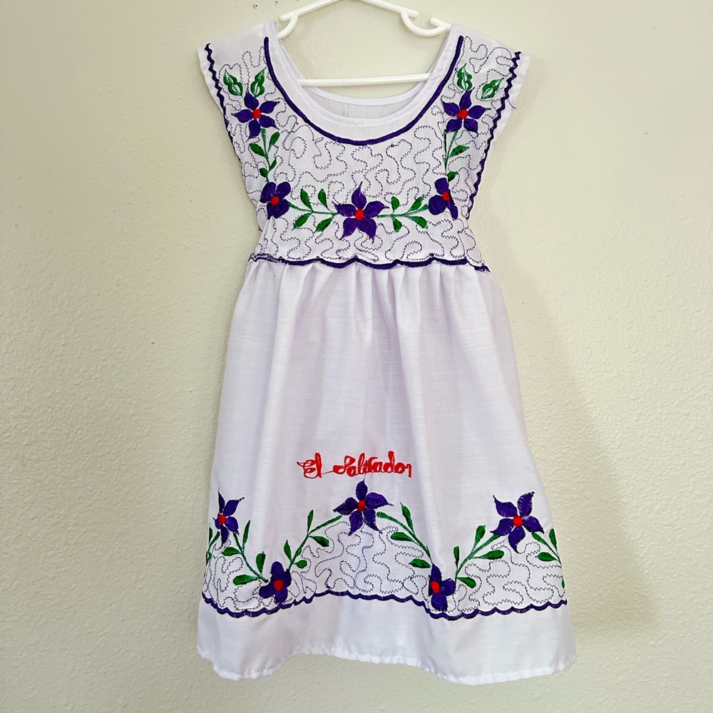 El Salvador vestido típico. The Flor Morada Dress girls 4-5